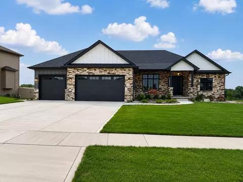 10148 Springlake Rd, Saint John, IN 46373