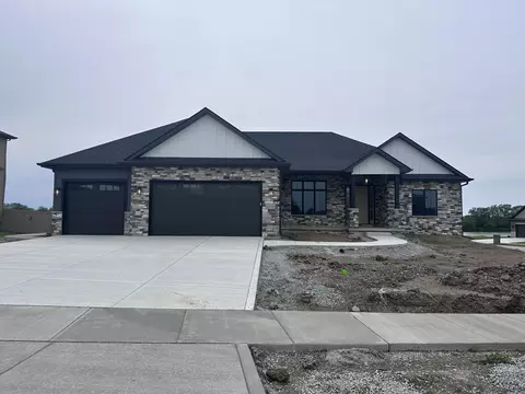10148 Spring Lake Rd, Saint John, IN 46373