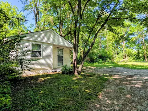 1910 S Calhoun St, Griffith, IN 46319