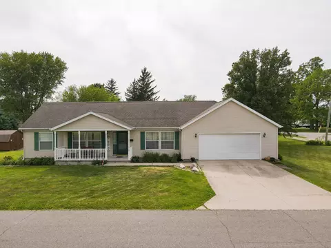 210 N 6th St, Kentland, IN 47951