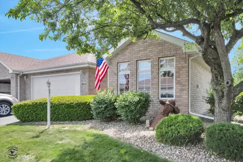 950 Easy St #D, Crown Point, IN 46307