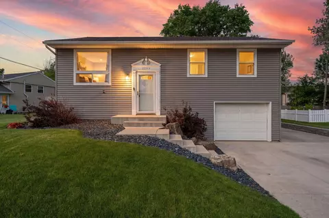 2203 Fernhill Dr, Valparaiso, IN 46385