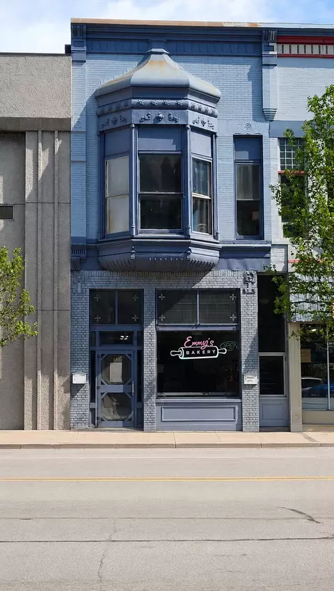810 Lincolnway, La Porte, IN 46350