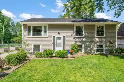 1022 S 18th St, Chesterton, IN 46304