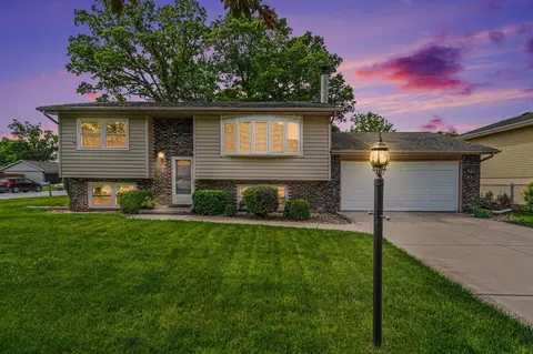 2801 Crabapple Ln, Hobart, IN 46342