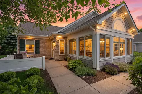 2322 Allison Cir, Valparaiso, IN 46383