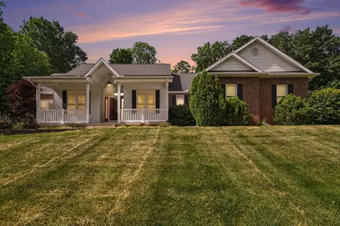 55220 Sundance Dr, New Carlisle, IN 46552