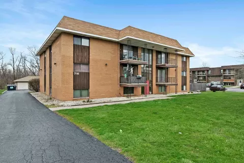 716 Moraine Trce #8, Schererville, IN 46375