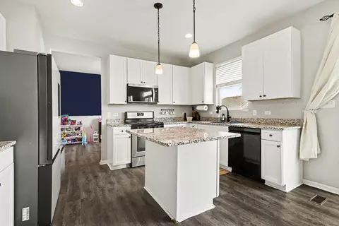 Kitchen - 9172 Briar Ln, Saint John, IN 46373 photo 2 of 3