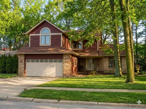 1609 Boca Lago Dr, Valparaiso, IN 46383