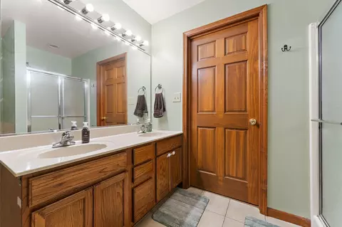 Bath - 7459 Spring Ct, De Motte, IN 46310 photo 2 of 4