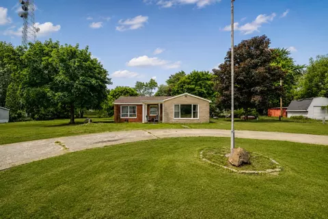 211 S Madison St, Medaryville, IN 47957