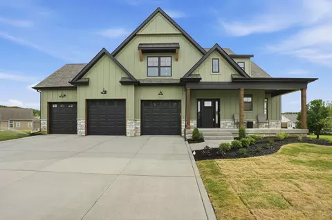 889 Betty Ct, Crown Point, IN 46307