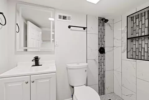 Bath - 553 555 Rhode Island Ct, Gary, IN 46402 photo 6 of 6