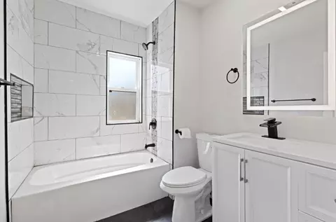 Bath - 553 555 Rhode Island Ct, Gary, IN 46402 photo 5 of 6