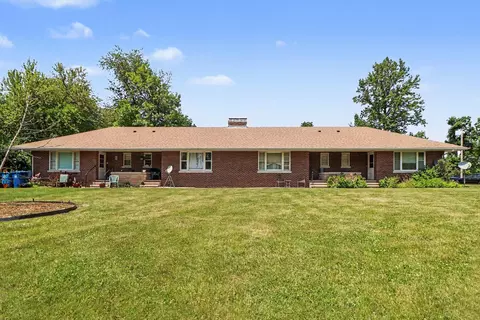 206 S Adams St, Hebron, IN 46341