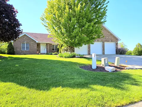 88 Bergamo Ct, Crown Point, IN 46307