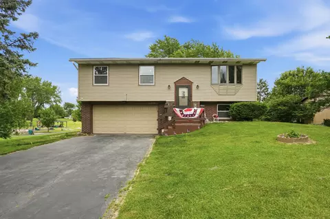4066 Kingsway Dr, Crown Point, IN 46307