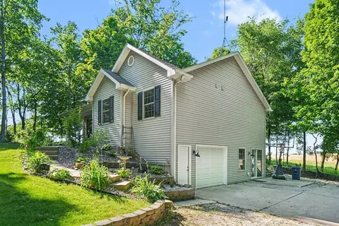 Exterior - 7563 E 400, Rolling Prairie, IN 46371 photo 2 of 2