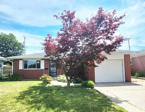 9409 5th St, Highland, IN 46322