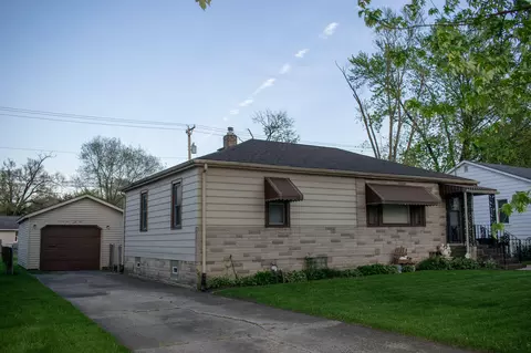 2695 Dearborn St, Lake Station, IN 46405