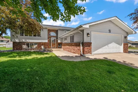 220 Blickview Dr, Schererville, IN 46375