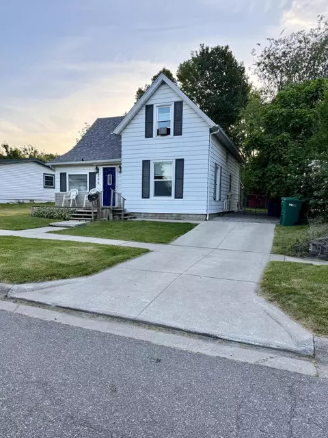230 Cable St, La Porte, IN 46350