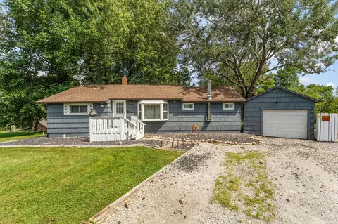 13 S Beulah Vista Dr, Hebron, IN 46341