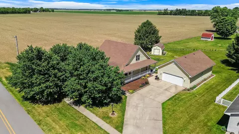 704 Condon Rd, Wanatah, IN 46390