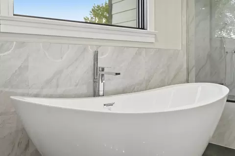 Bath - 14067 Rosemary Ln, Saint John, IN 46373 photo 6 of 8