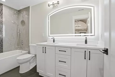 Bath - 14067 Rosemary Ln, Saint John, IN 46373 photo 2 of 8