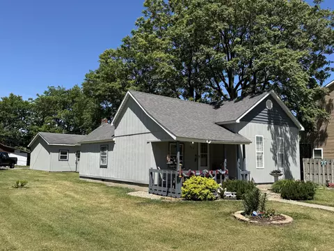 804 Azalea St, De Motte, IN 46310