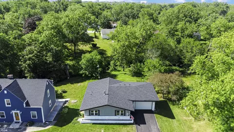 54 Indian Trl, Merrillville, IN 46410