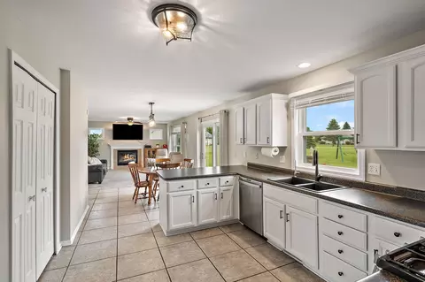 Kitchen - 4489 E 101st Ave, Crown Point, IN 46307 photo 3 of 3