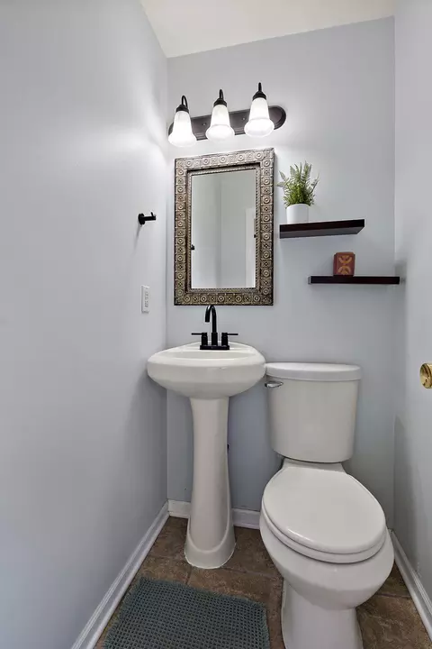 Bath - 4489 E 101st Ave, Crown Point, IN 46307 photo 1 of 4
