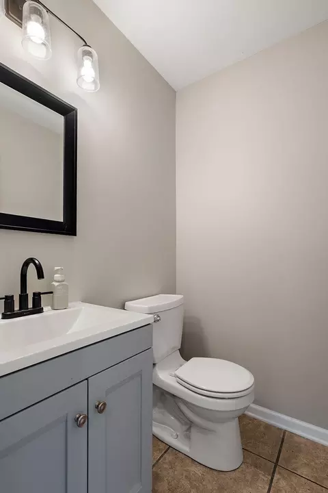 Bath - 4489 E 101st Ave, Crown Point, IN 46307 photo 2 of 4