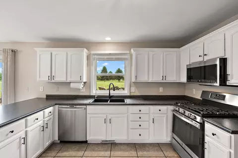 Kitchen - 4489 E 101st Ave, Crown Point, IN 46307 photo 2 of 3