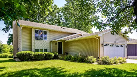 1530 Happy Valley Rd, Crown Point, IN 46307