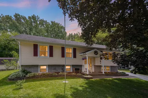 201 Brandt Pl, Hobart, IN 46342