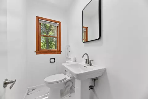 Bath - 628 212th Pl, Dyer, IN 46311 photo 2 of 2