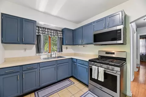 Kitchen - 628 212th Pl, Dyer, IN 46311 photo 2 of 2