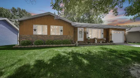 72 Maple Ct, Hebron, IN 46341