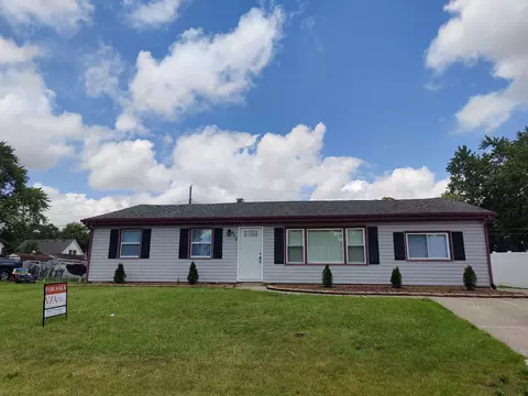 377 Pinewood Dr, Valparaiso, IN 46385