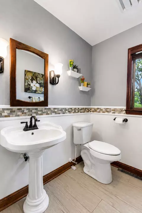 Bath - 11745 S Oakridge Dr, Saint John, IN 46373 photo 1 of 4