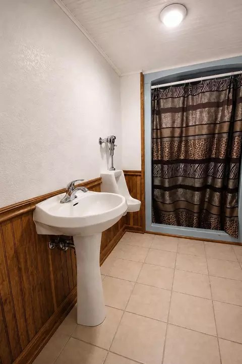 Bath - 11745 S Oakridge Dr, Saint John, IN 46373 photo 4 of 4