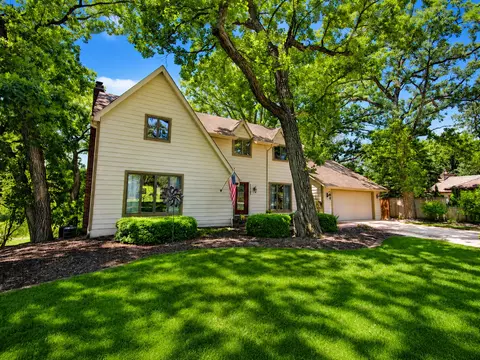 11475 S Oakridge Dr, Saint John, IN 46373