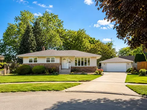 8832 Jackson Ct, Munster, IN 46321