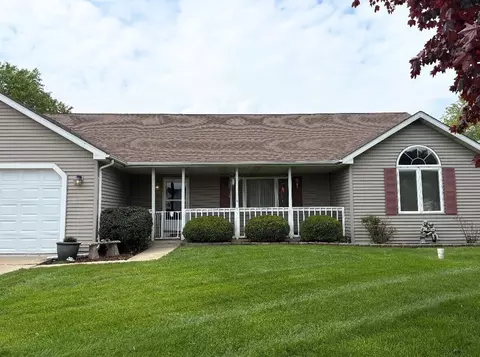 348 Long Bow Ct, Valparaiso, IN 46383