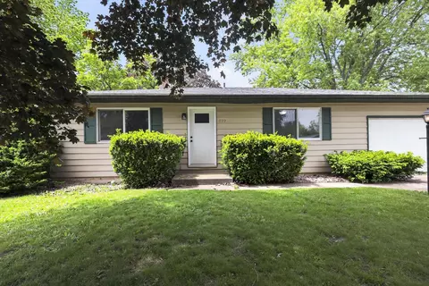 222 Greenwood Dr, La Porte, IN 46350