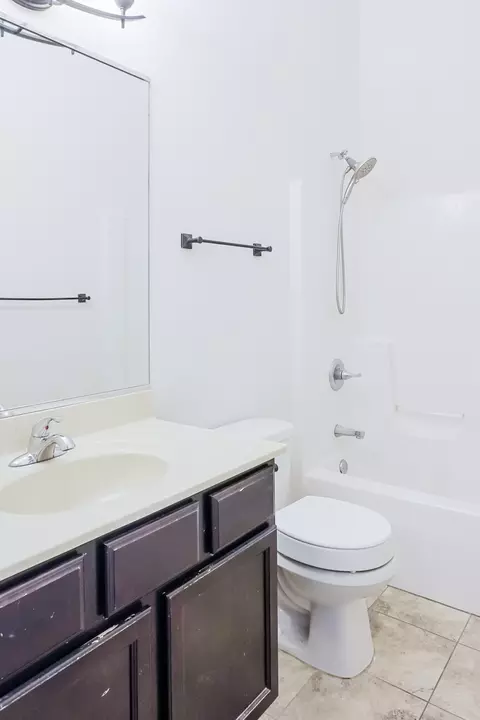 Bath - 7490 E 103rd Ave, Crown Point, IN 46307 photo 2 of 4